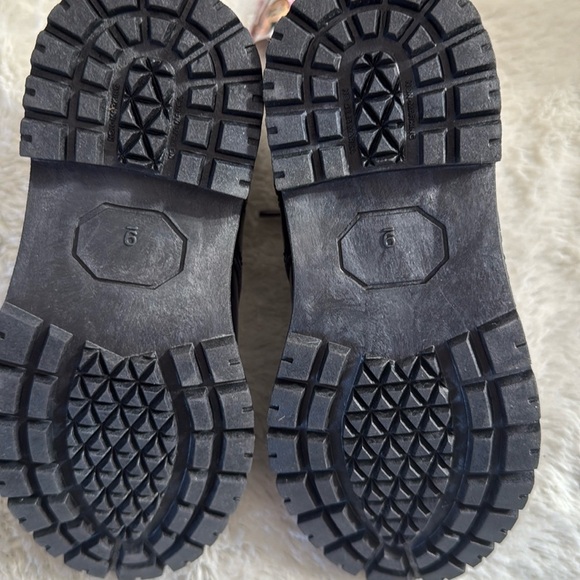 COPY - Little girl Disney ankle boots, black with bow on back, size 9, NWT - Picture 6 of 11